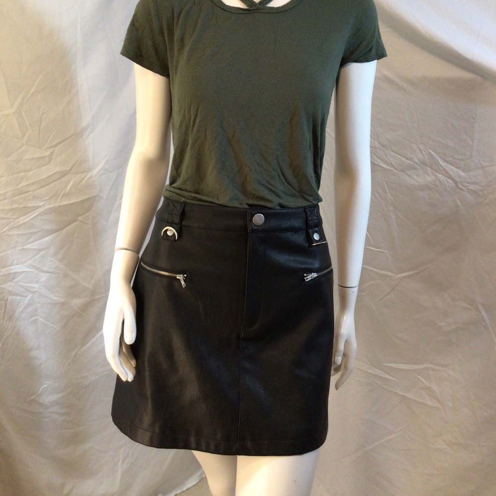 Black brand new mini skirt